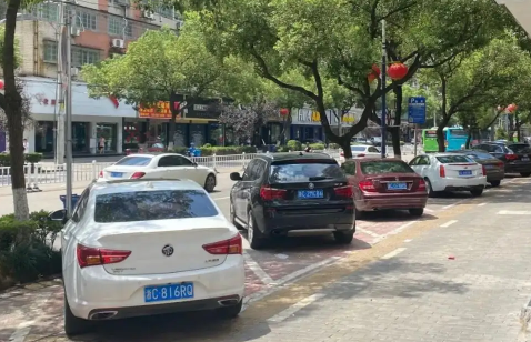 马路边什么线可以泊车2